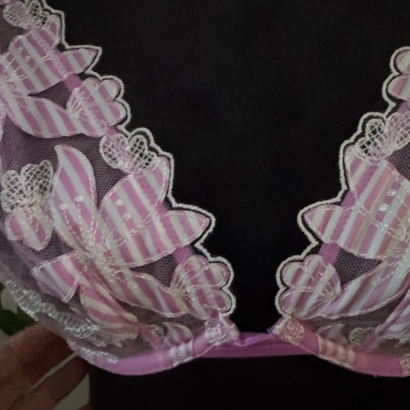 Victoria's Secret Berry Gelato Pink Floral Lace Unlined Demi Bra 36DD NWT - Picture 2 of 7